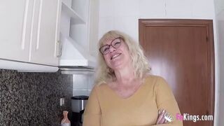 Tinédzser manus és a szexéhes nagymuter