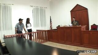Angelica Heart kettő dárdát kap a bíróságon