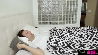 Perverz tinédzser szuka a nevelő faterjával hancúrozik