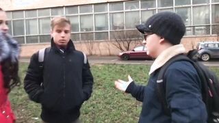 Zsenge kis csajt a haverjai kufircolják meg