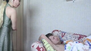Anyu te mi a kukit csinálsz?