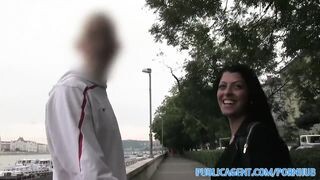Magyar amatőr fiatal csajszi pénzért közösül