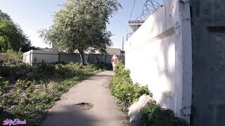 Zsenge pipi lovagolja a csávó faszát
