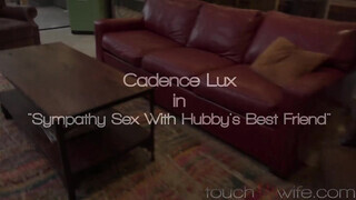 Cadence Lux fiatalabb pöcst akar