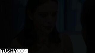 Lana Rhoades fenekét egy néger fószer kufircolja