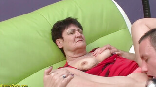 Öreg érett nő és a tini csóka