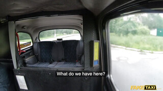 Fake Taxi - Tinédzser csajszi jól orálozza a taxist