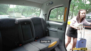 Fake Taxi - Gina Ferocious a vadító csöcsös fiatal