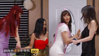 Brazzers - Kéjnő csajok a leány búcsún kettyintenek