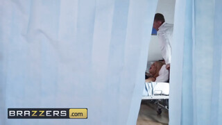 Brazzers - Bonnie Rotten popsijában az óriás fütykös