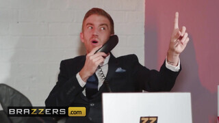Brazzers - Lucia Love méretes fügyit kap az irodában