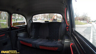 Fake Taxi - Latina fiatal csajok kettyintenek a taxiban