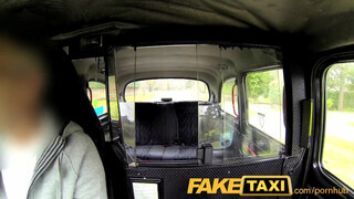 FakeTaxi - piercinges cunci lovagol