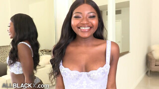 AllBlackX - Noemie Bilas a cuki csoki csajszika