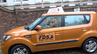 Fake Driving School Amber Rayne esete a óriási csoki fasszal