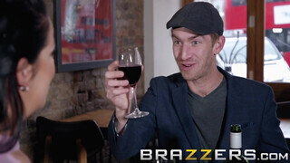 Brazzers - Anissa Jolie élvezi a gigantikus falloszt