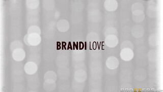 Brandi Love meglovagolja a dárdát - Brazzers