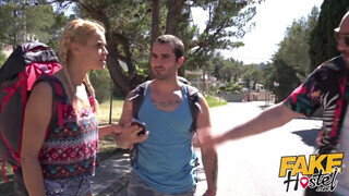 Dupla pali dugja a turista macát - Fake Hostel
