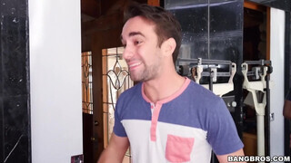 Cassidy Banks a termetes cickós fital kéjnő - Bangbros