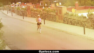 OyeLoca - Blondie Fesser a termetes mellű spanyol