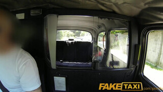 FakeTaxi - Rio Lee a méretes didkós fekete maca