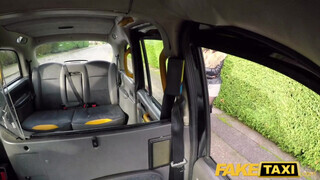 Csöcsös zsenge szuka segget nyal - Fake Taxi