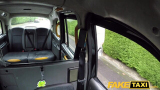 Fake Taxi - Óriás cickós milf megkettyintve