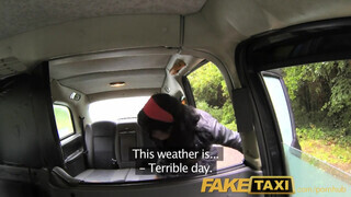 FakeTaxi - dél amerikai szuka hátsó bejáratba kurelva