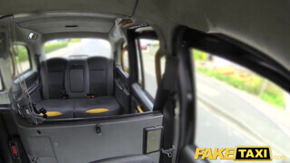 Fake Taxi - Gigantikus picsájú kolumbiai milf segglyukba kúrva