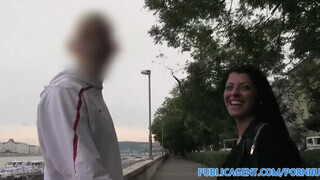 PublicAgent - Vivien Bell a bombázó dzsipó szuka
