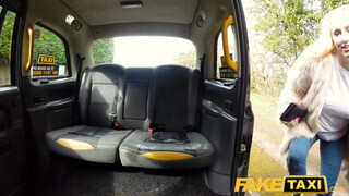 Fake Taxi - Gigantikus cicis világos szőke megkettyintve