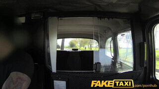 FakeTaxi - ártatlan kicsike tinédzser csajszika és a vastag hímtag
