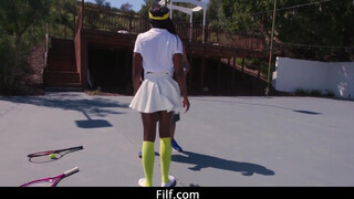 Filf - Ana Foxxx popókáját a tenisz edző kufircolja