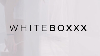 WhiteBoxxx - Naomi bevállalja a óriási fügyit