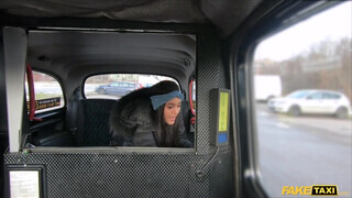 Fake Taxi - Capri Lmonde a szexy csoki maca