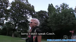 PublicAgent - lezbi csajszika hagyja magát megbaszni