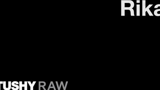 TUSHYRAW - Rika seggel lovagolja meg a méretes rúdat