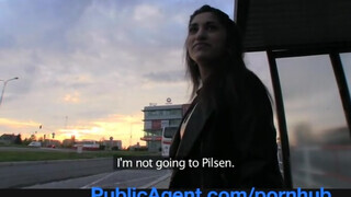 PublicAgent - vonzó ázsiai csaj felszedve a buszmegállóban