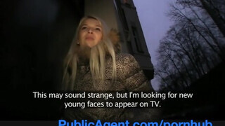 PublicAgent - Karol Lilien a óriási tőgyes szöszi