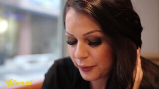 Anissa Jolie a gigászi tőgyes milf