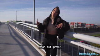 Public Agent - Megan Fiore a bombázó latina bige