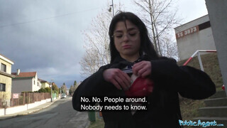 Public Agent - Nadia Lapiedra bekapja a hímvesszőt