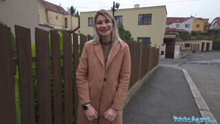 Public Agent - Marsianna Amon a hatalmas didkós csajszi