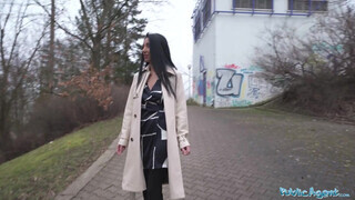 Public Agent - Wild Nicol imádja a hatalmas hímtagot