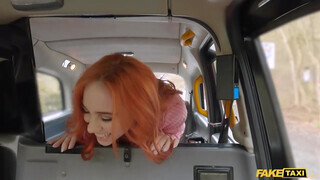 Fake Taxi - Sex zsenge vörös hajú csaj
