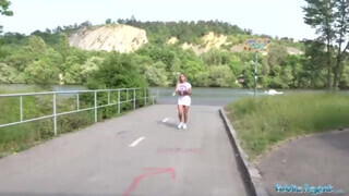 Public Agent - Gigantikus kannás formás fenekű csaj