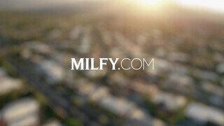 MILFY - Dana Vespoli fiatalabb pacákkal szexel