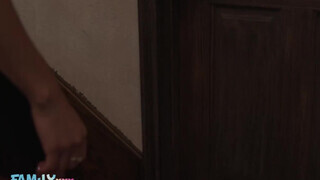 FamilyXXX - Vanessa Moon a fullos dél amerikai pipi