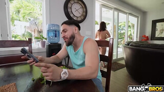BANGBROS - Crystal Chase a méretes mellű latin amerikai lány