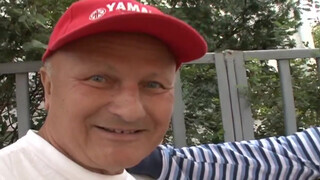 Gyuribácsi és a haverja kefélik a nőcit